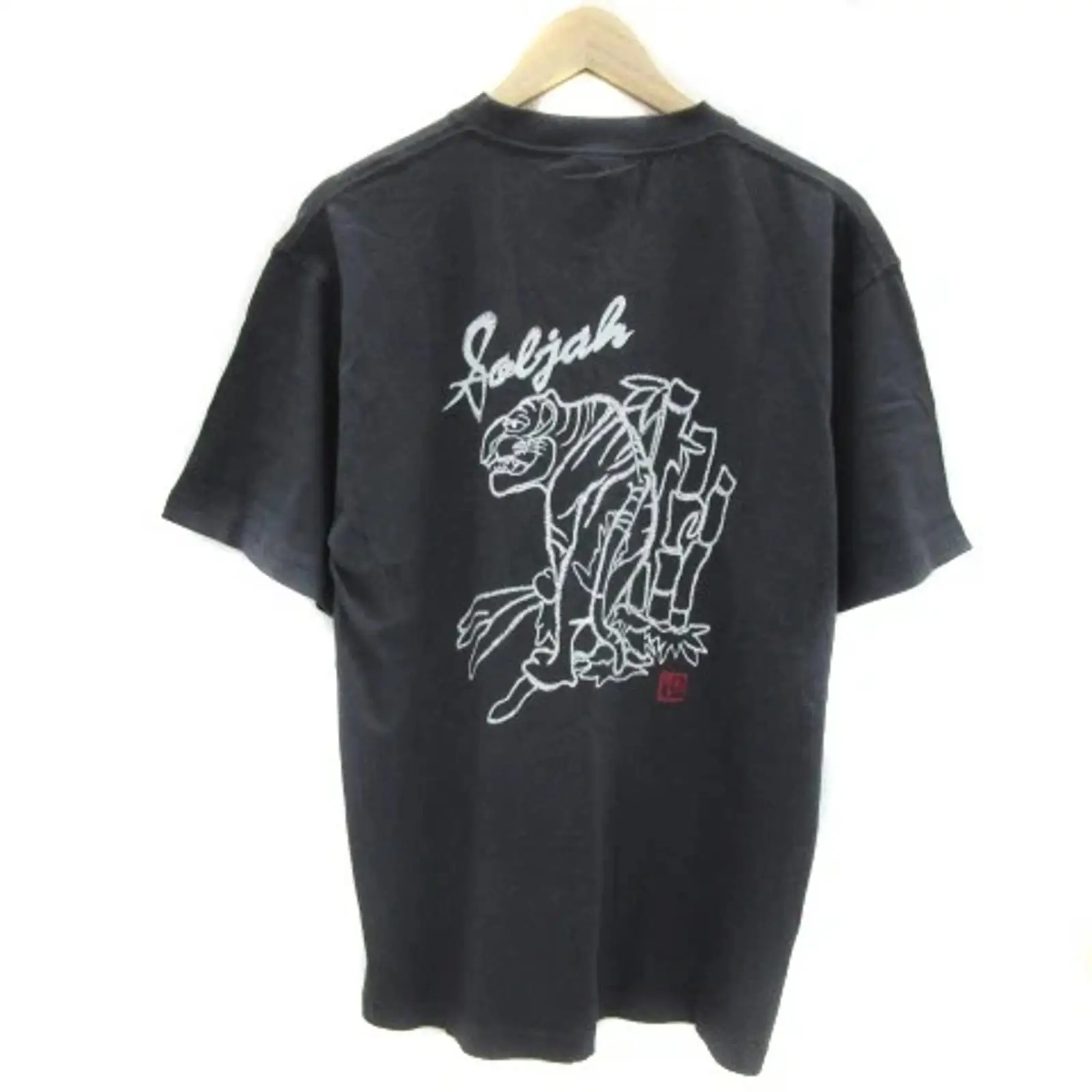 Vintage Fashion Revival - T-shirt Reviver con taglio e cuciture
